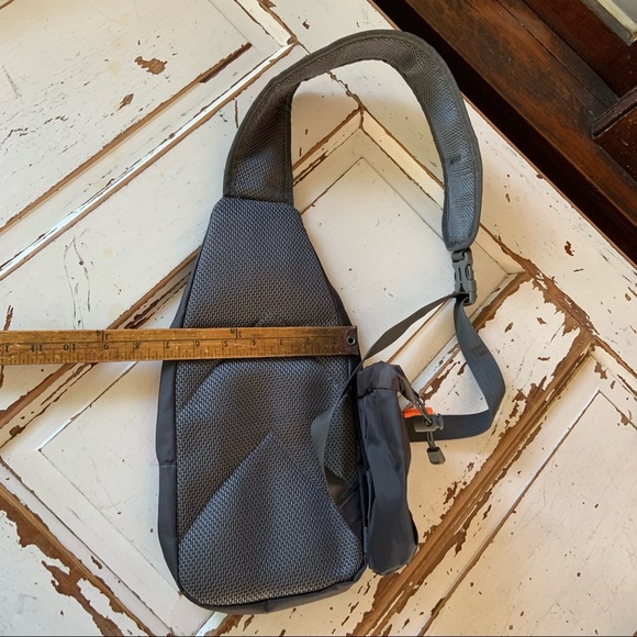 Men Women Sling Backpack Chest Crossbody Bag - Picture 4 of 8